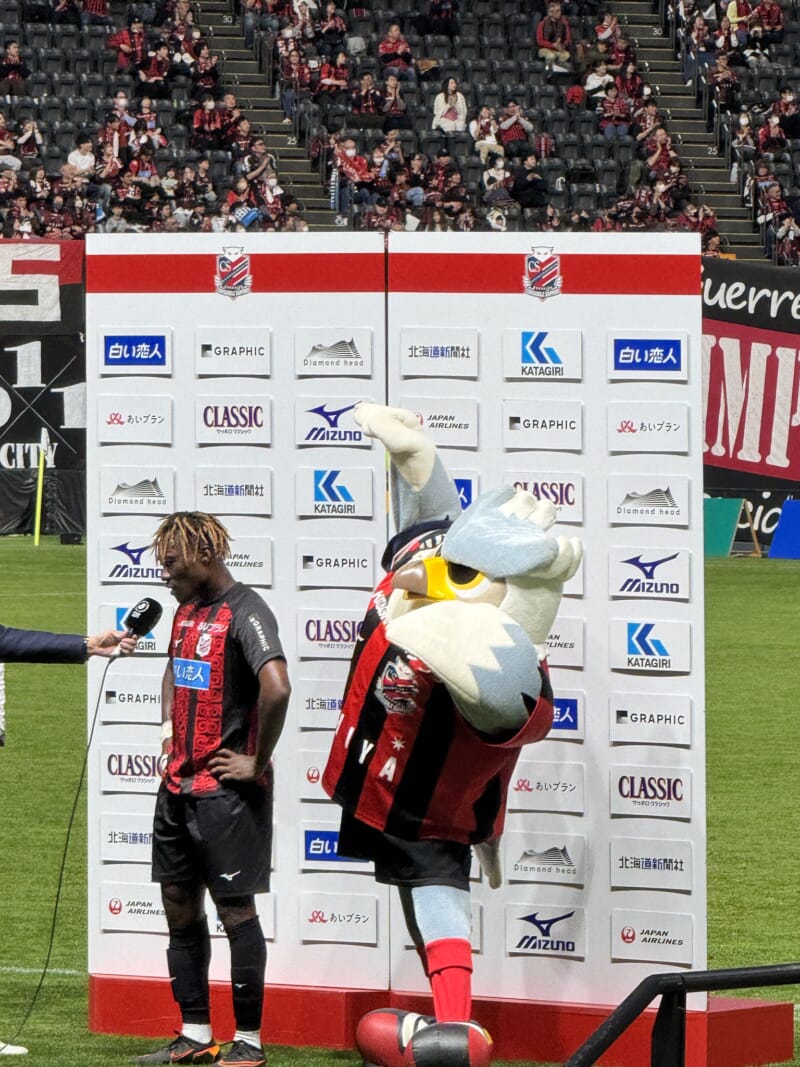 Image for the Tweet beginning: こんにちは。先週末は大和ハウスプレミストドームで北海道コンサドーレ札幌の試合を観戦してきました。やっぱりシーズン当初のチームとは全く別のチームになっていますね。過去を知らない中の人は、同点に追いつかれても絶対に誰かが決めると信じて疑いませんでした。そして、そういうチームになってい 