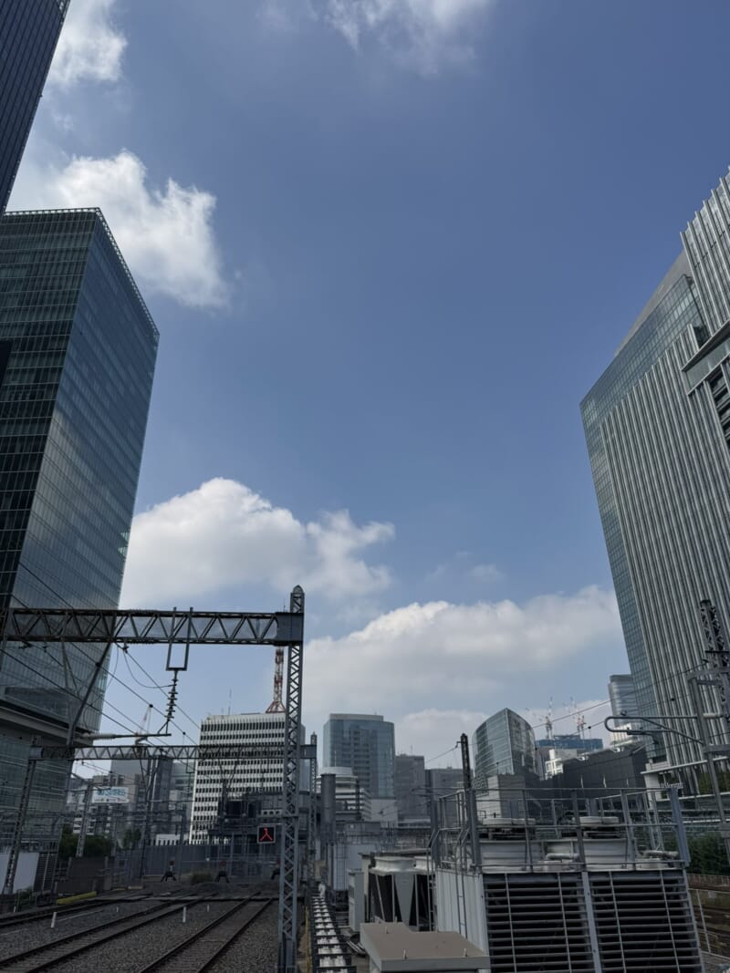 Image for the Tweet beginning: おはようございます。
今日は休暇を取って北軽井沢へ行ってきます。クラフトビールメーカーのイベントに参加です。
そして、北海道コンサドーレ札幌は福島との1戦がありますね。東京駅でサポーターの皆さんを見かけました。勝利を祈ってます。 