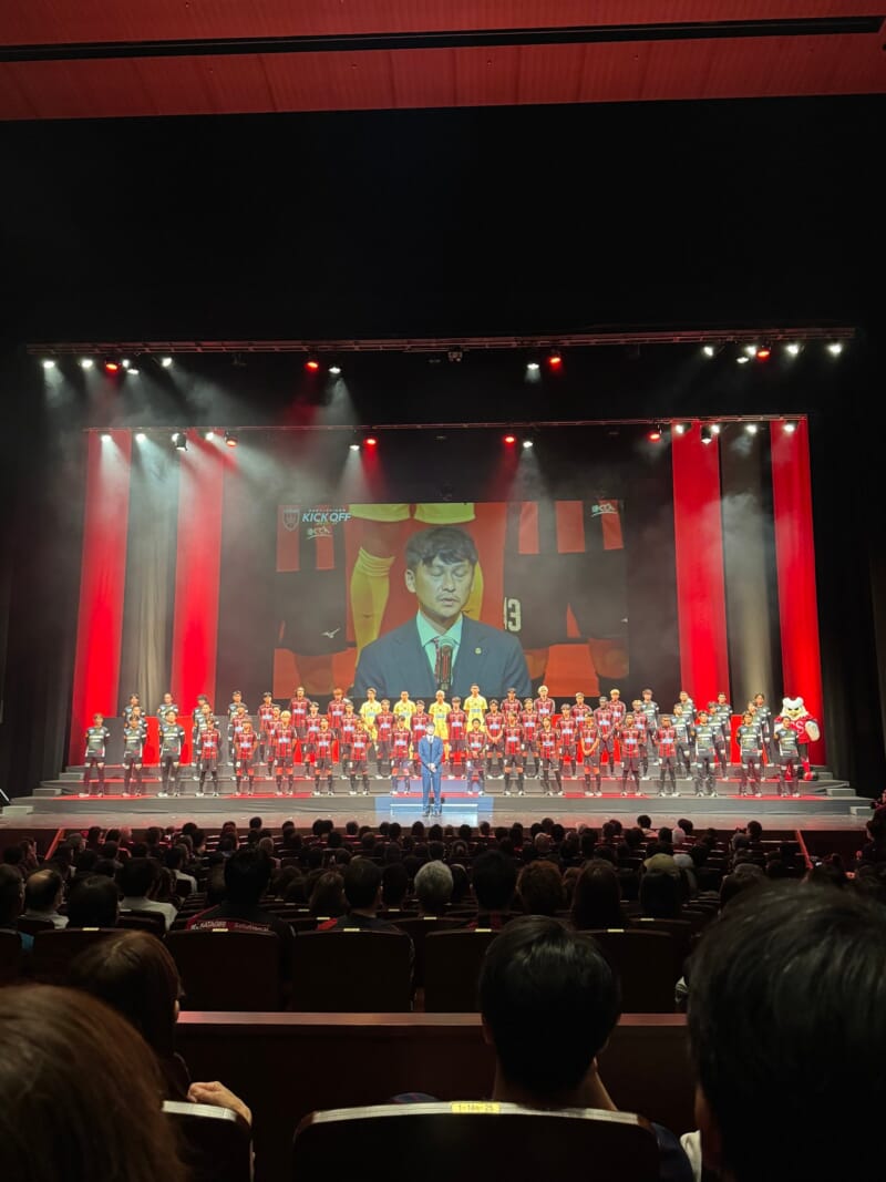Image for the Tweet beginning: おはようございます。
今日もお休みではありますが仕事あります。
さて、昨日は北海道コンサドーレ札幌キックオフ2026/27に行ってきました。トークショーやら30周年ベストイレブン発表を挟みつつクイズ大会とかありまして、面白かったです。写真の問題、絶対当たらないよね（笑）
ではまた明日。 