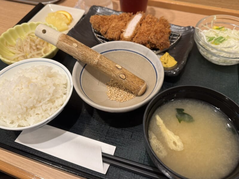 Image for the Tweet beginning: こんにちは。
今日は年一の人間ドックで円山に来ています。社会人になって人間ドックで検査できる年齢になってから毎年お世話になっています。
食事後に神宮をお参りしてから戻って、配信見ながら軽く仕事します。 