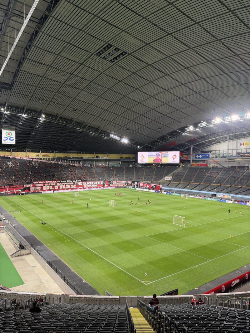 Image for the Tweet beginning: こんにちは。
今日は大和ハウスプレミストドームに北海道コンサドーレ札幌の試合を観に来ています。
負けが込んで色々な御意見を見ますが、まだまだこれからです。ここから一気に勝ち点3を積み上げて行きましょう。
何故か喉がガラガラなので声は出ないかもしれませんが全力応援します！ 